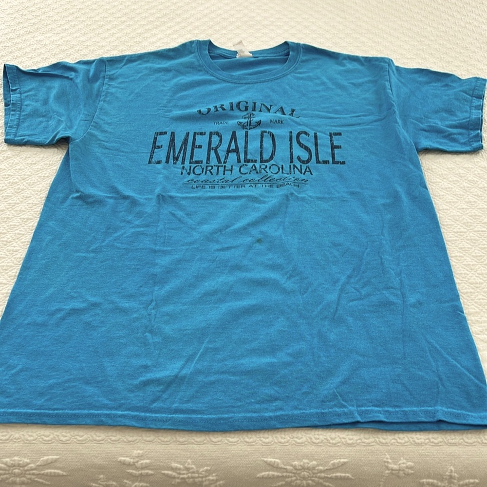 $4 (bundle only $10 minimum) Just your basic beach tee
